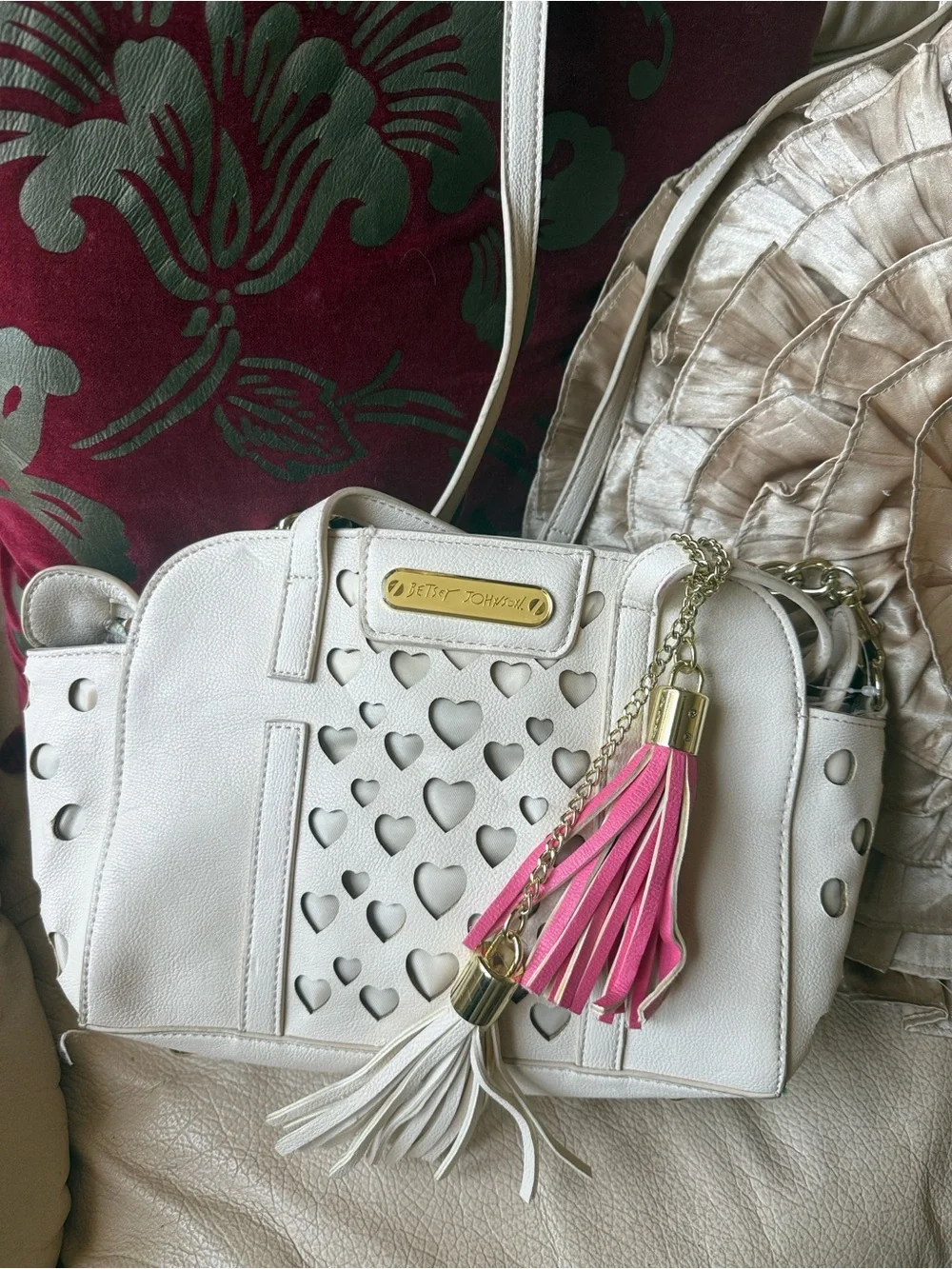 Betsey Johnson White Heart Cut Crossbody with Pink & White Tassels - Picture 1 of 4